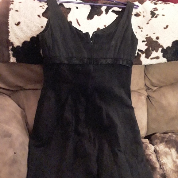 Black dress - Picture 3 of 3